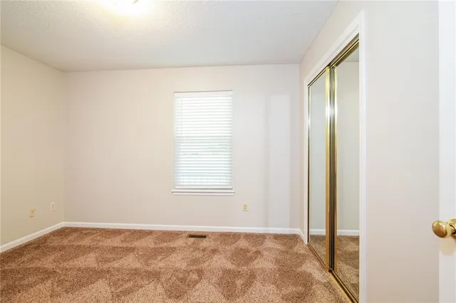 $2,400 | 15100 East 49th Street, Kansas City, MO 64136