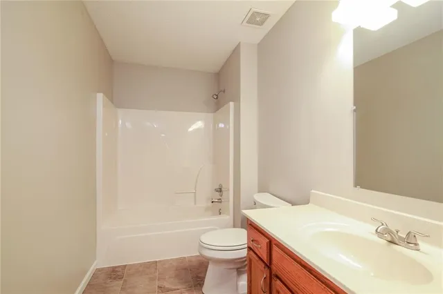 $2,400 | 15100 East 49th Street, Kansas City, MO 64136