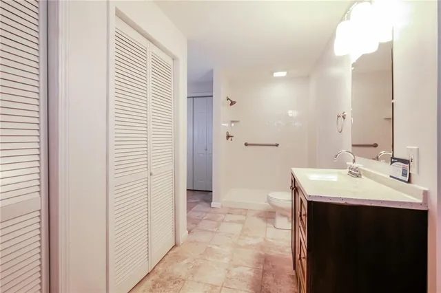 $2,400 | 15100 East 49th Street, Kansas City, MO 64136