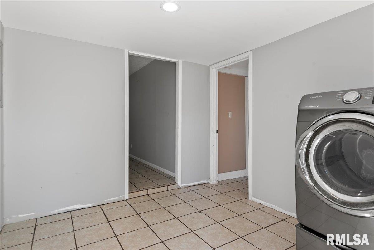 3515 Ivanhoe Drive Springfield, IL 62703 - Photo 11 of 22