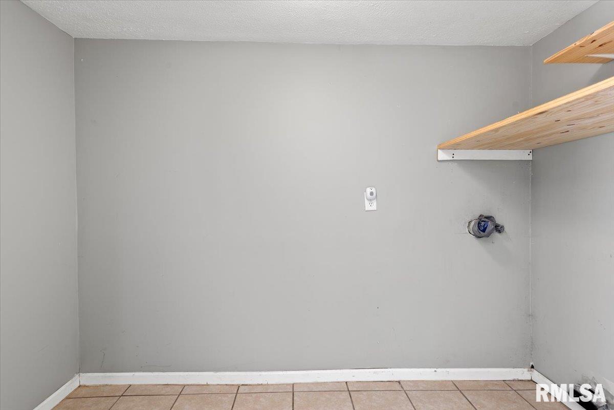 3515 Ivanhoe Drive Springfield, IL 62703 - Photo 12 of 22