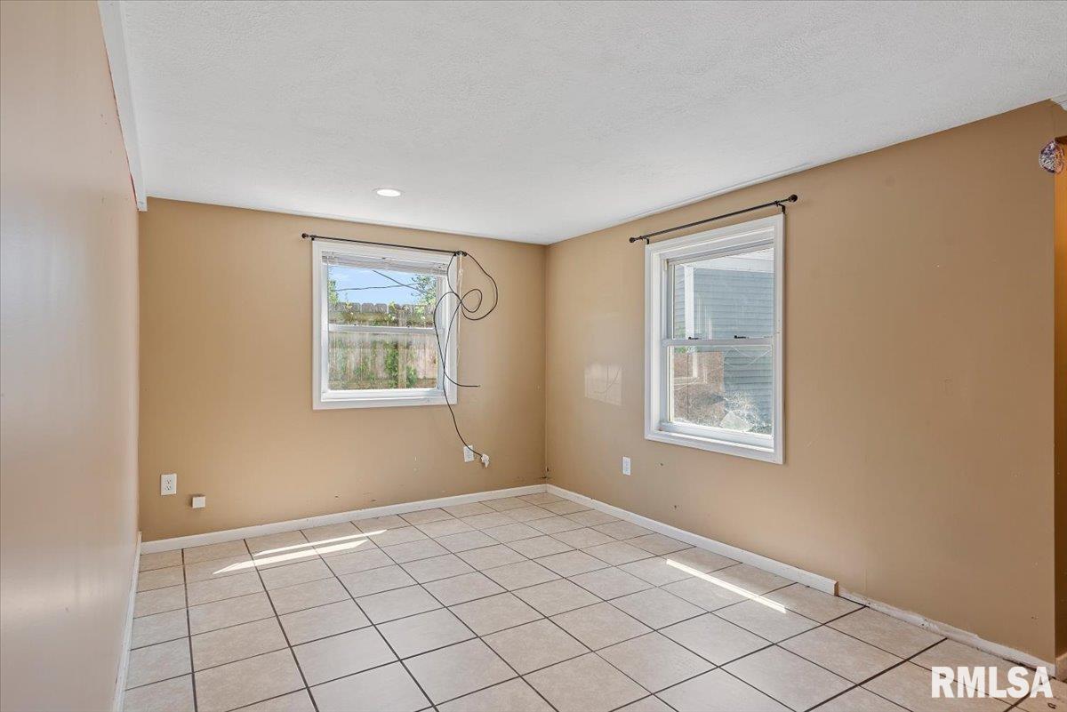 3515 Ivanhoe Drive Springfield, IL 62703 - Photo 13 of 22