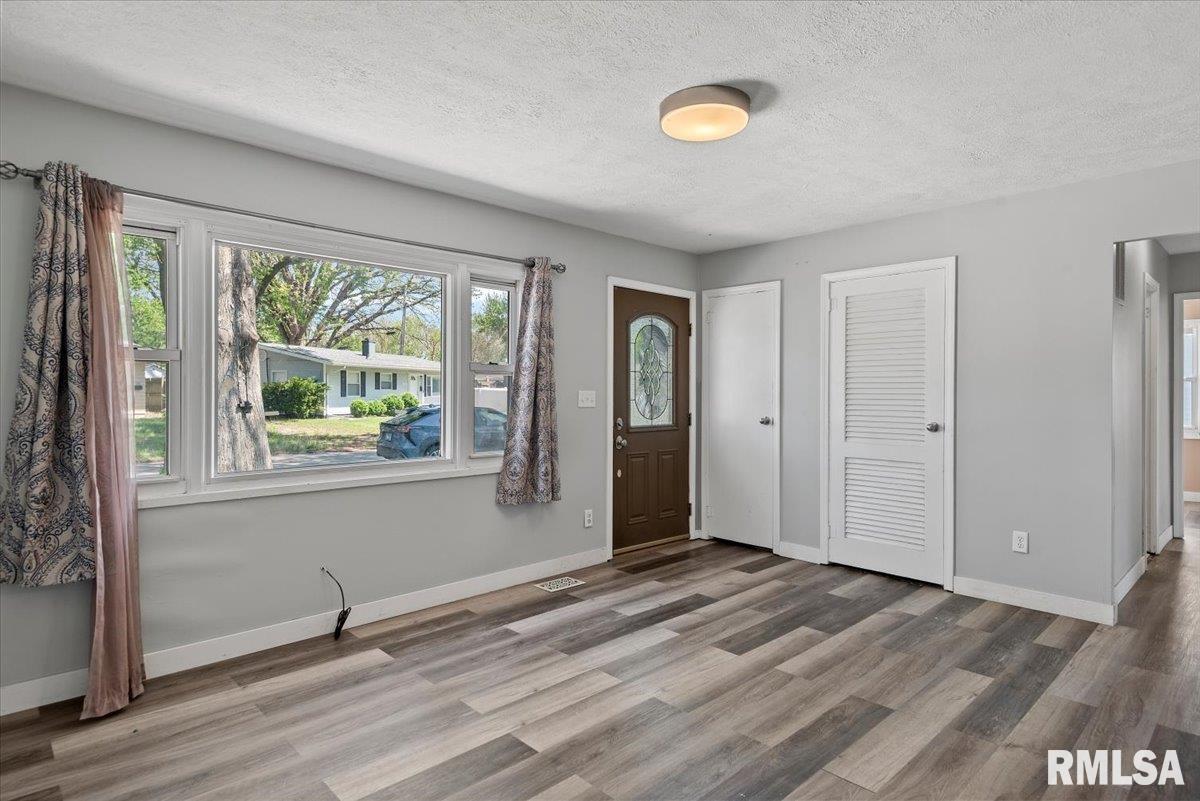 3515 Ivanhoe Drive Springfield, IL 62703 - Photo 4 of 22