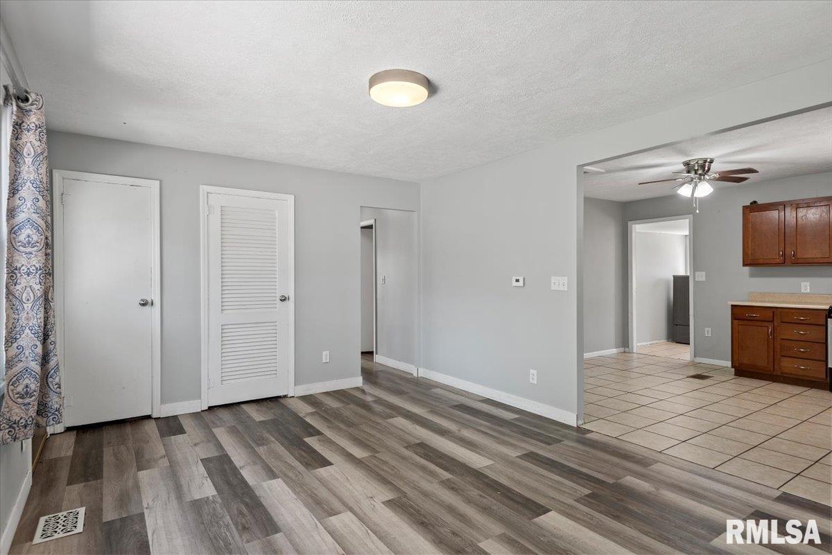 3515 Ivanhoe Drive Springfield, IL 62703 - Photo 5 of 22