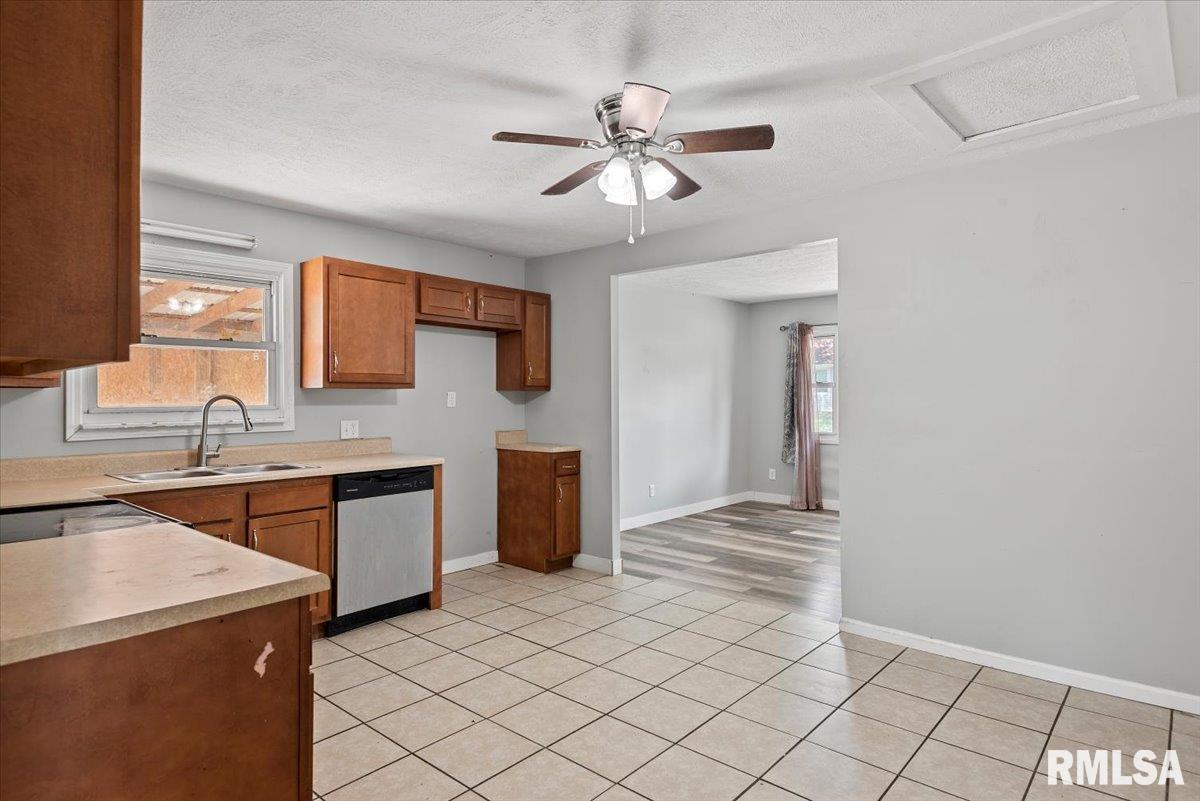 3515 Ivanhoe Drive Springfield, IL 62703 - Photo 8 of 22