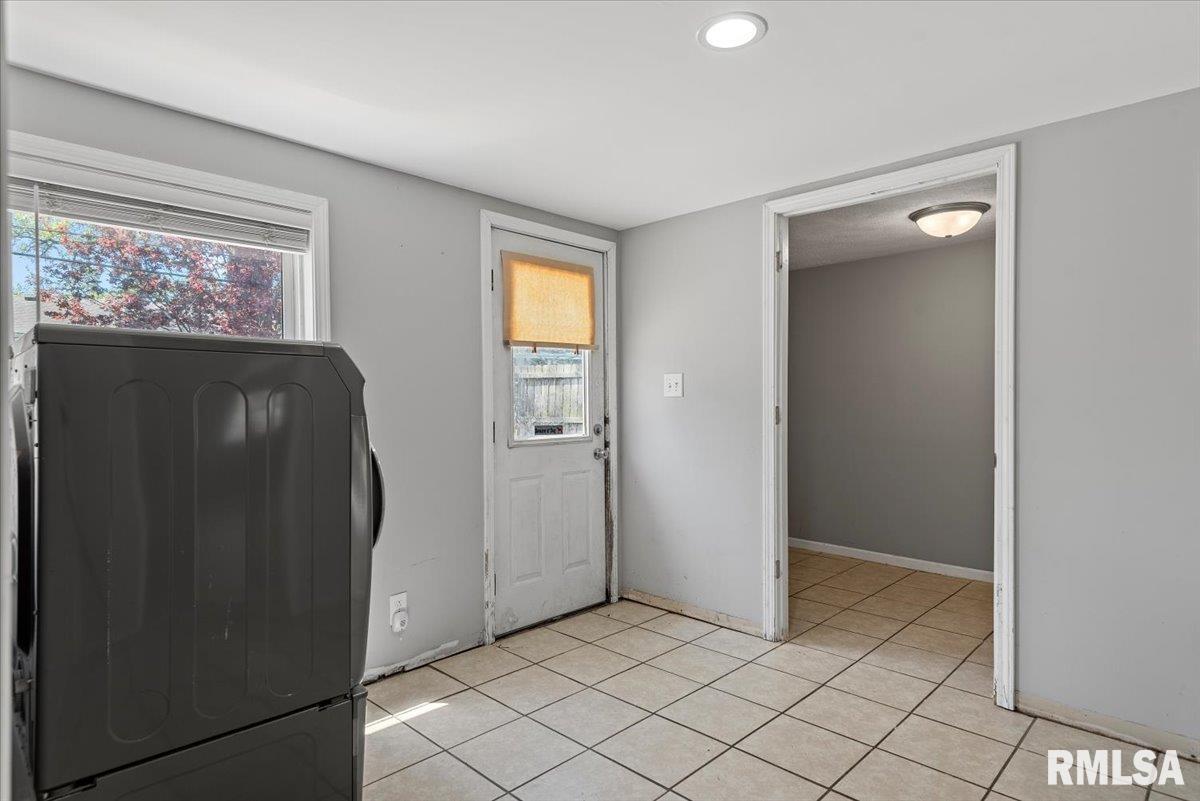 3515 Ivanhoe Drive Springfield, IL 62703 - Photo 9 of 22