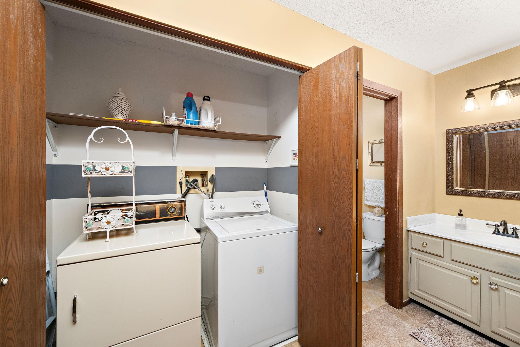 10451 Greenbrier Road, Unit 318 Minnetonka, MN 55305 - Photo 17 of 27