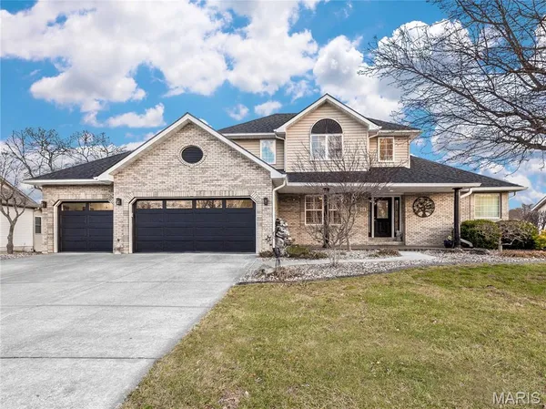 $523,000 | 124 Taylor Lake Drive, Troy, IL 62294