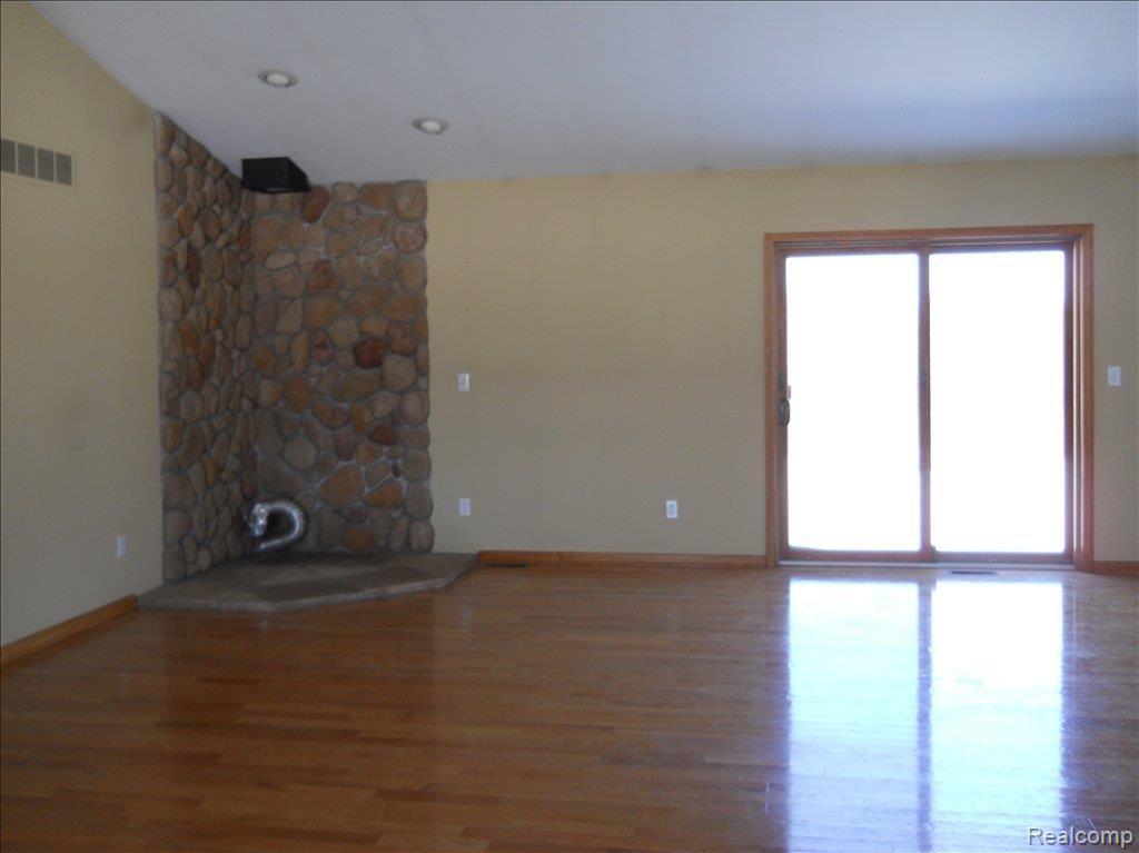 16360 Roehl Road Capac, MI 48014 - Photo 8 of 8 LIV RM1