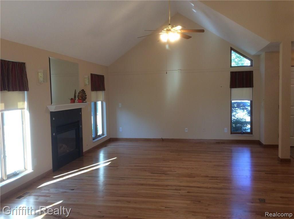 7290 Green Road Fenton, MI 48430 - Photo 8 of 32 IMG_6294.JPG