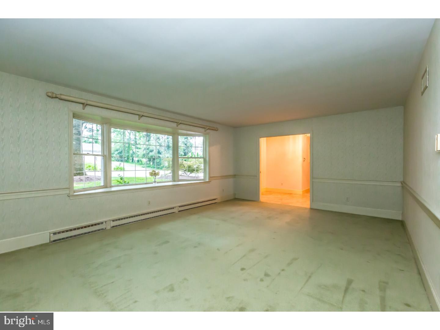 823 Brookside Road Pottstown, PA 19464 - Photo 11 of 23 Living Room