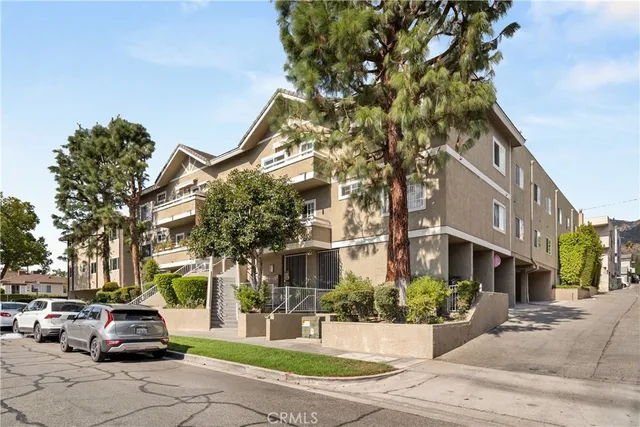 a view of multiple houses with a yard