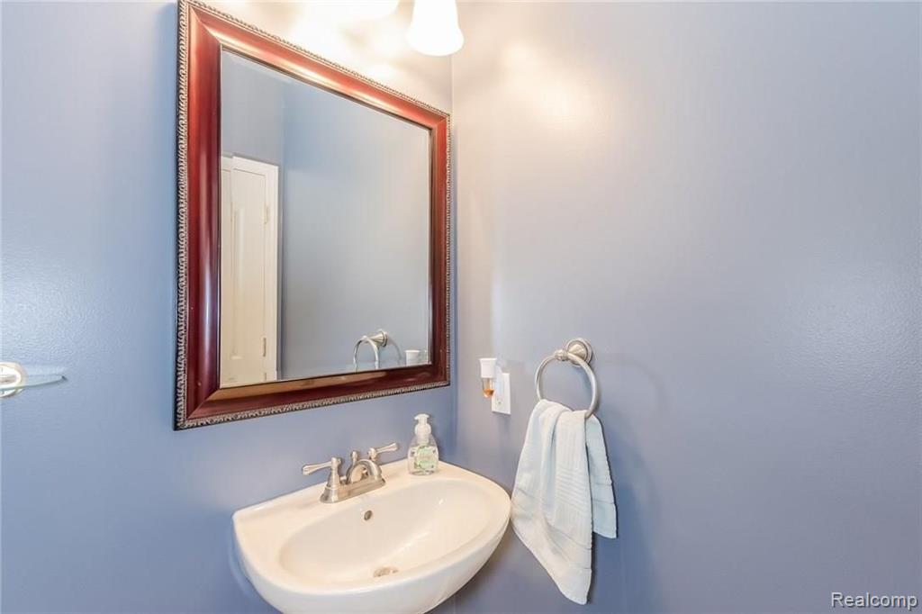 1585 Trinity Road Canton, MI 48187 - Photo 24 of 56