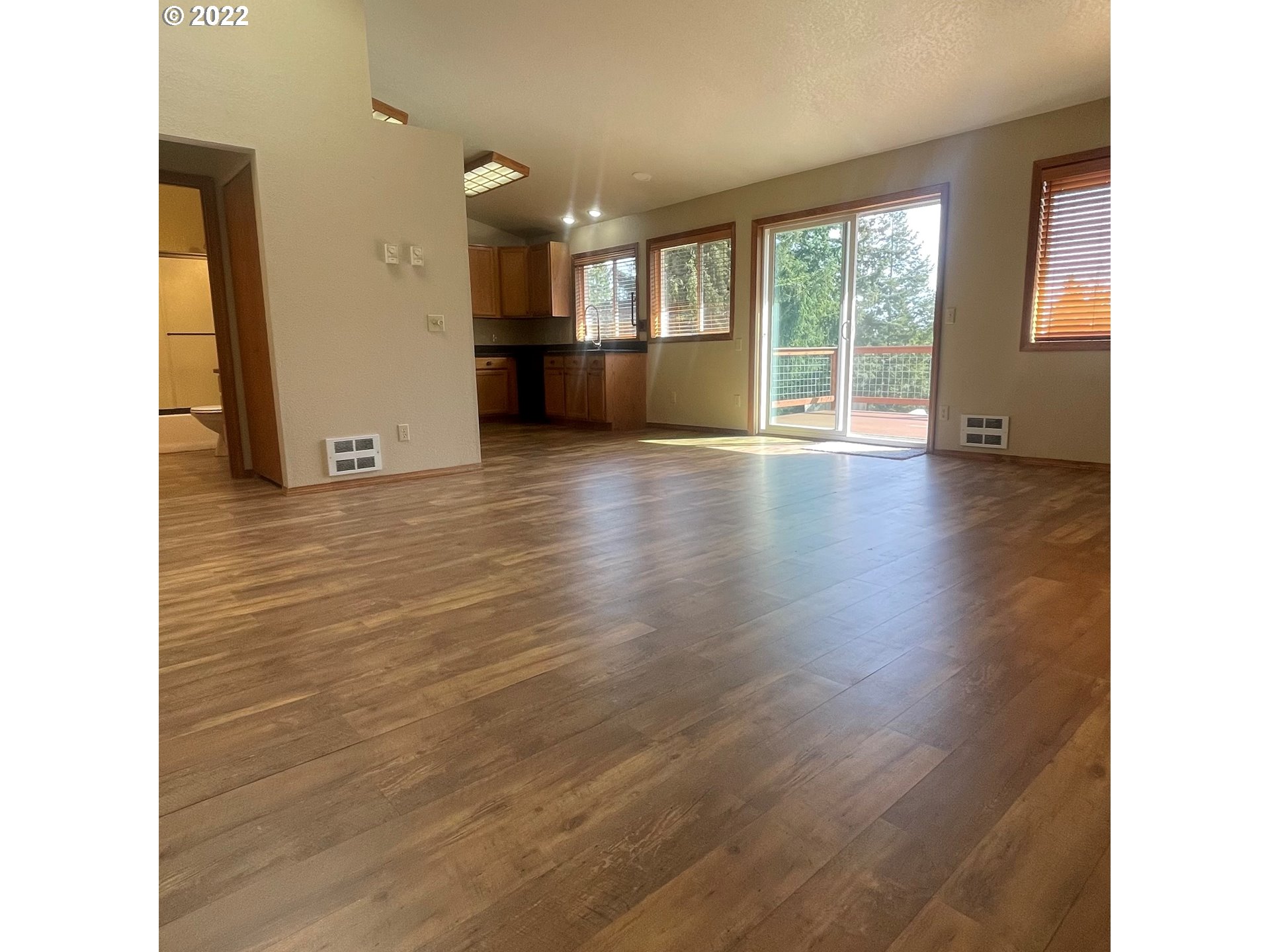93336 Woodruff Road Coos Bay, OR 97420 - Photo 6 of 32 Living Room