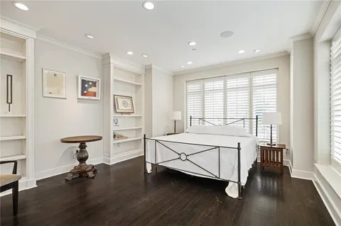 $695,000 | 400 West 49th Terrace, Unit 2032, Kansas City, MO 64112