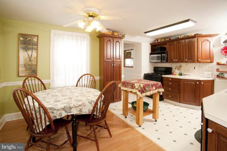 28 Township Road Dundalk, MD 21222 - Photo 7 of 17 Kitchen