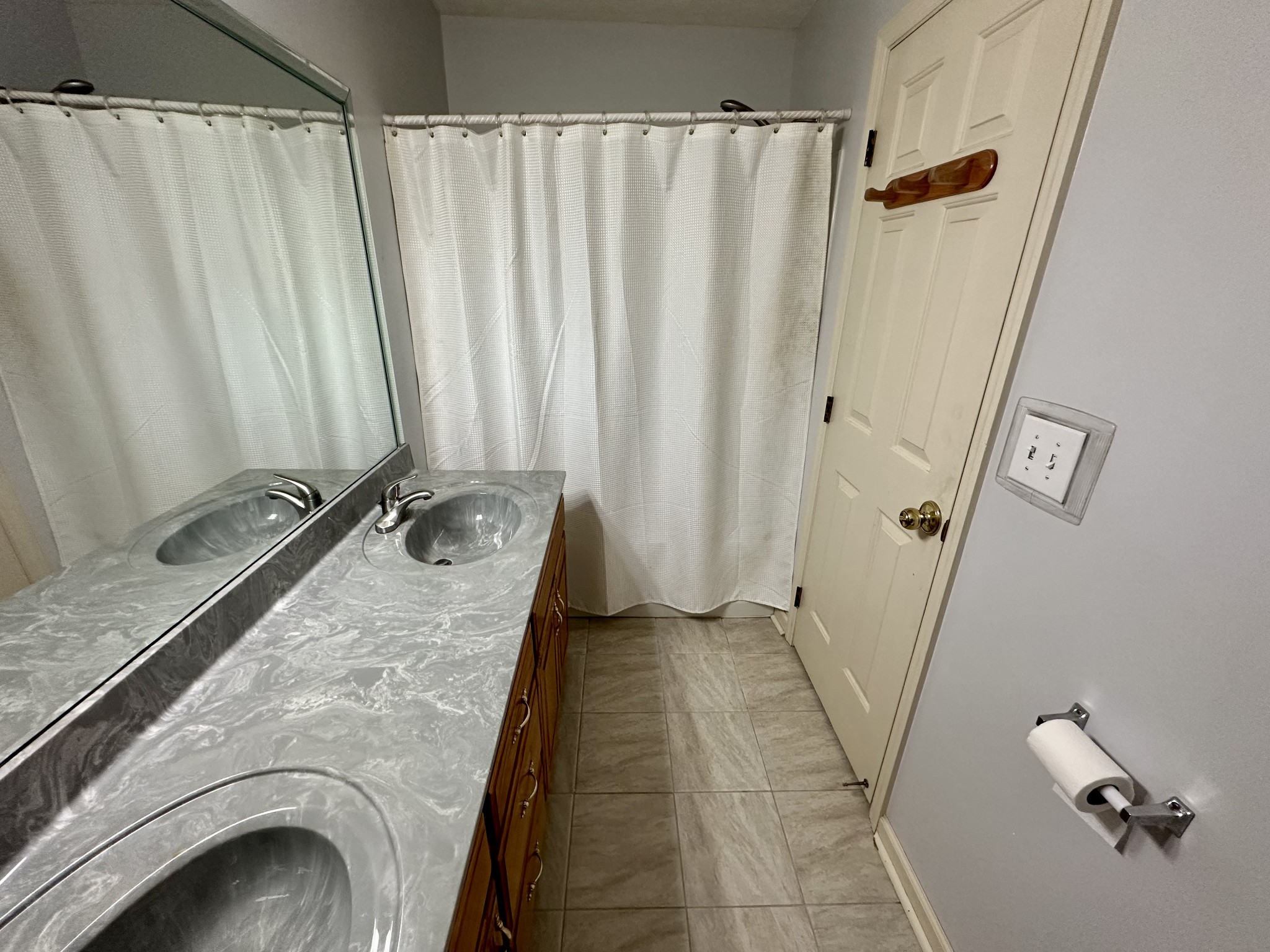 654 Denning Ford Road Portland, TN 37148 - Photo 15 of 39 a view of a bathroom with tub sink