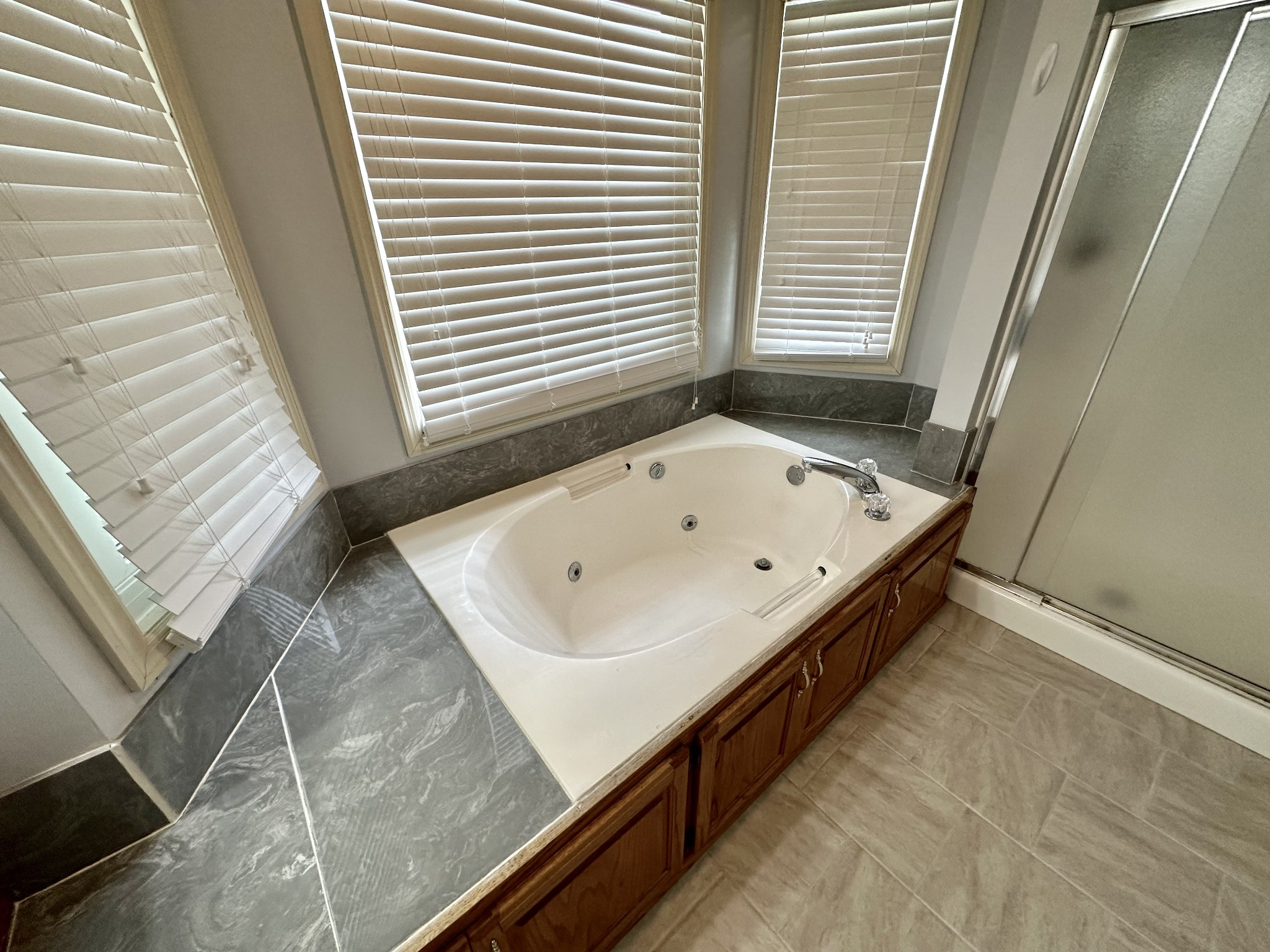 654 Denning Ford Road Portland, TN 37148 - Photo 19 of 39 a bathroom with a bathtub and a window