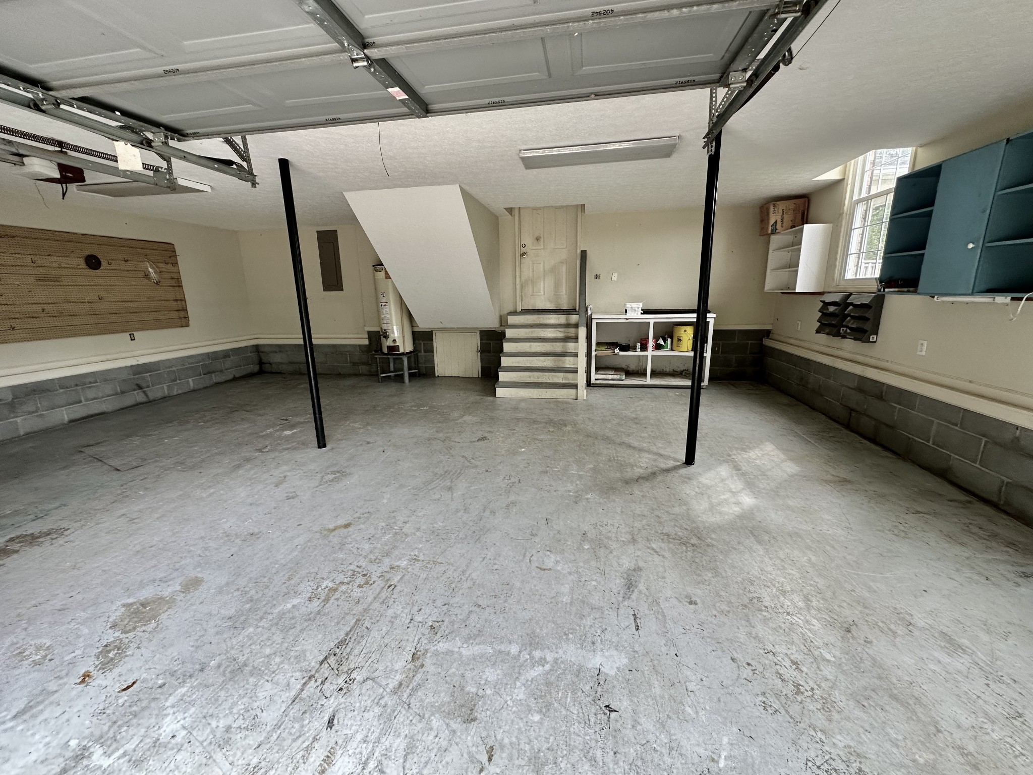 654 Denning Ford Road Portland, TN 37148 - Photo 27 of 39 a view of a hall with an empty space