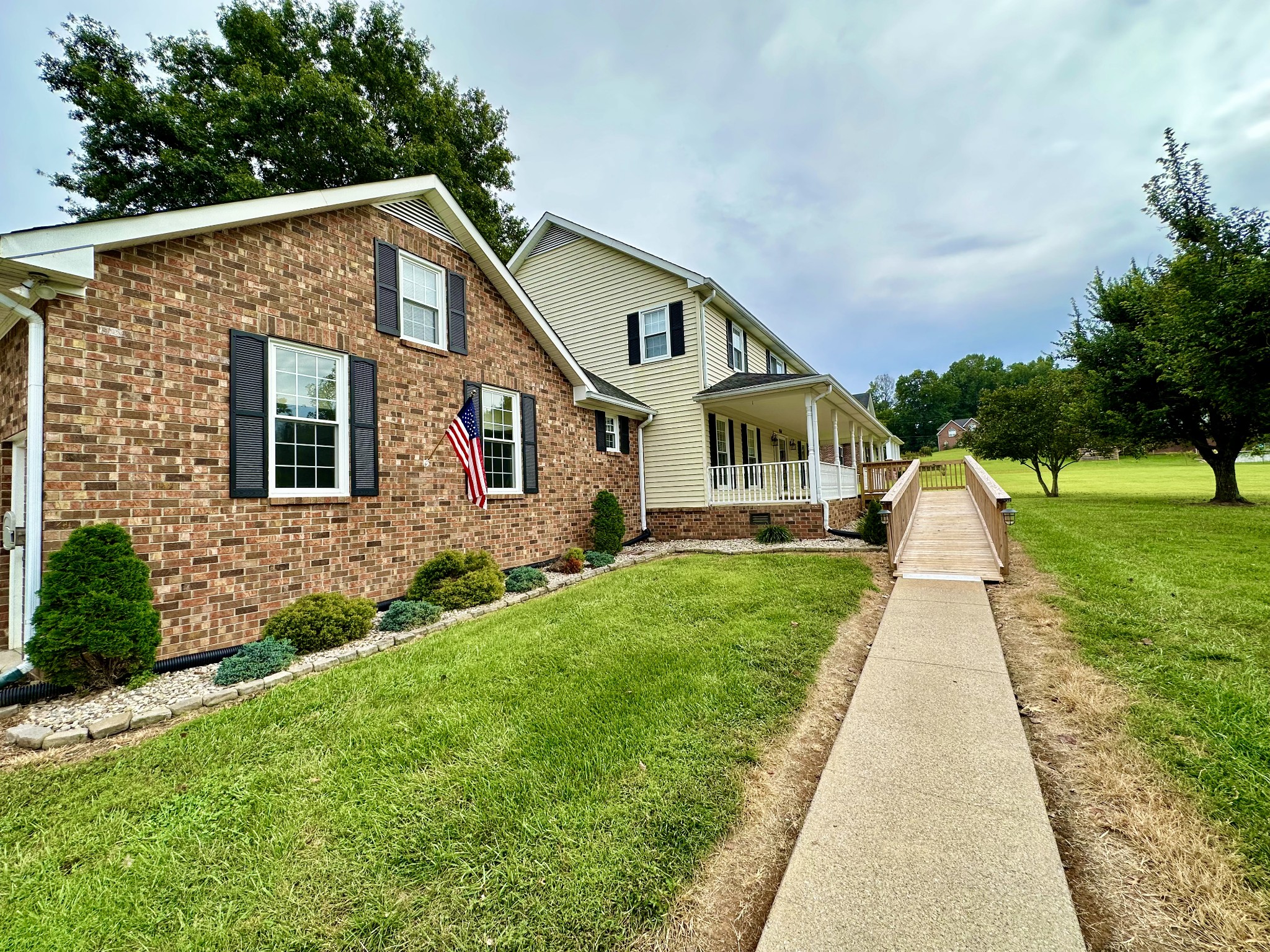 654 Denning Ford Road Portland, TN 37148 - Photo 4 of 39 a view of a yard in front of house