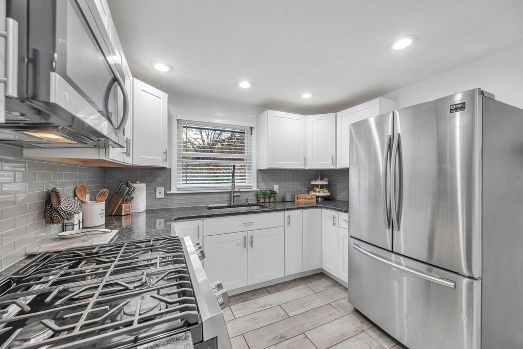 34 Croyden Terrace Springfield, MA 01107 - Photo 8 of 42 Gallery Image 8