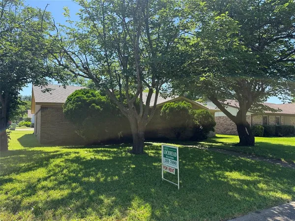 $2,250 | 1400 Long Shadow Lane, Mesquite, TX 75149