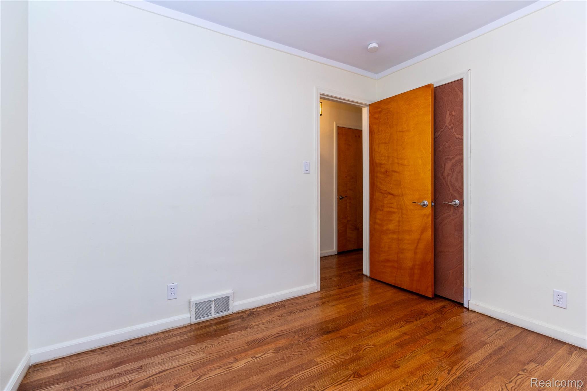 14869 Champaign Road Allen Park, MI 48101 - Photo 23 of 34 interior (19).jpg