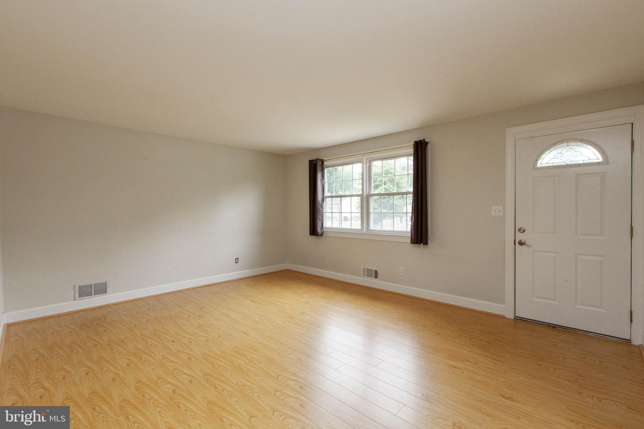 237 Walgrove Road Reisterstown, MD 21136 - Photo 4 of 38 Living Room