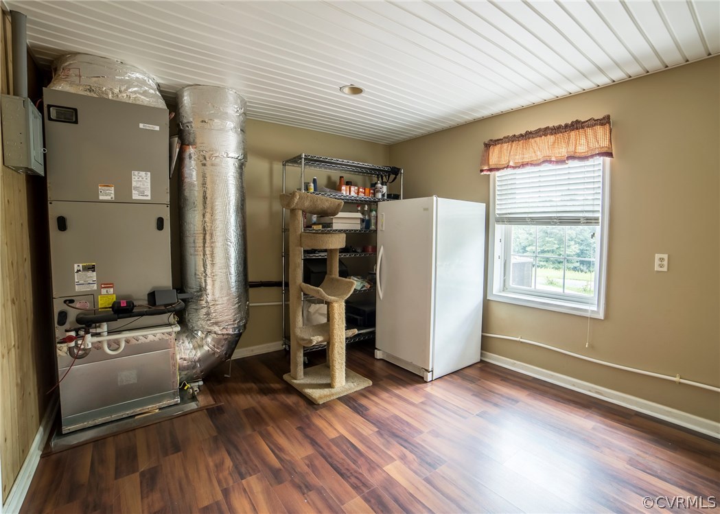 2518 Howardsville Road Buckingham, VA 23921 - Photo 32 of 41 a view of a room with gym equipment and wooden floor