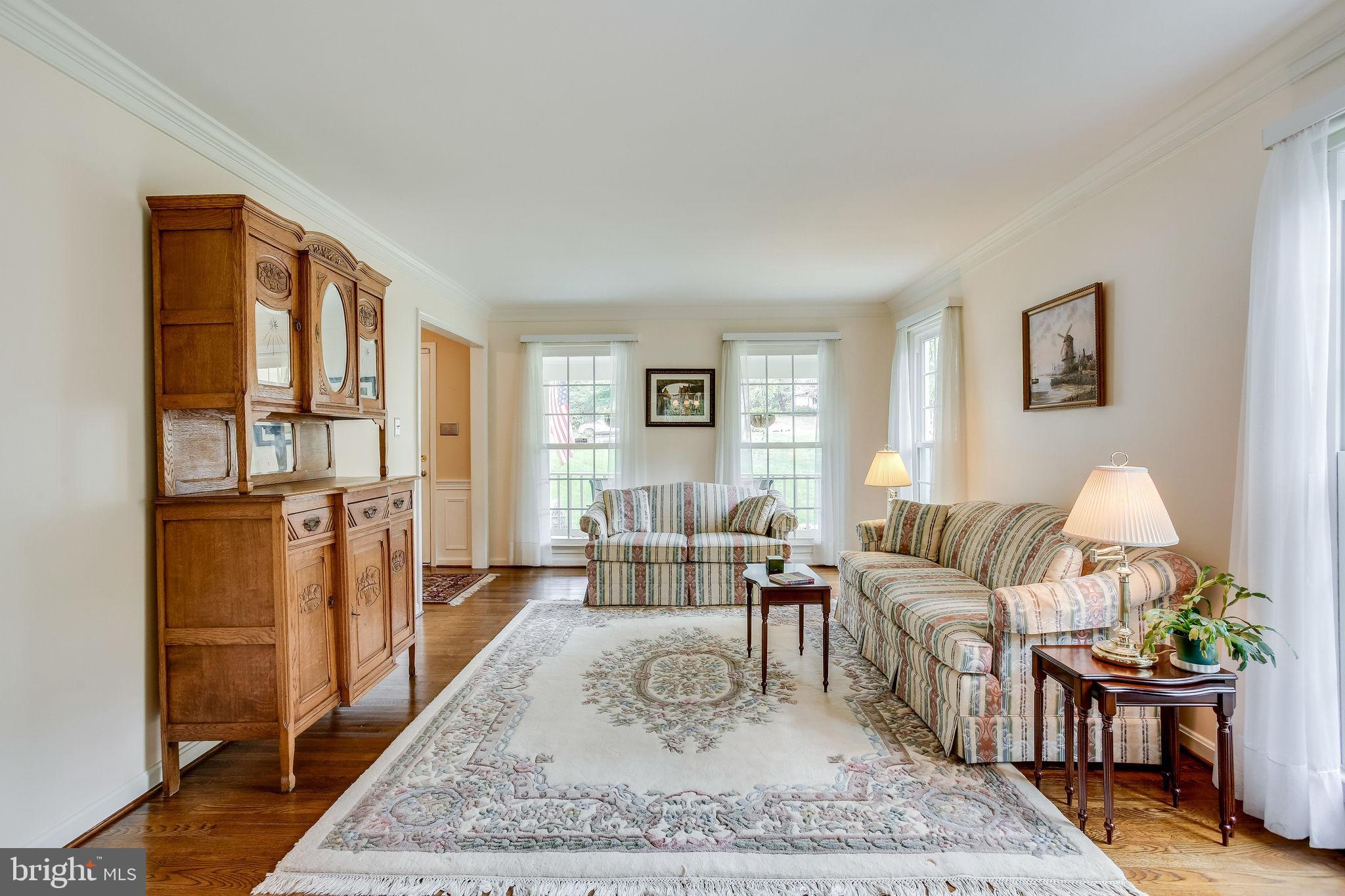 1552 Trails Edge Lane Reston, VA 20194 - Photo 8 of 74 Formal Living room
