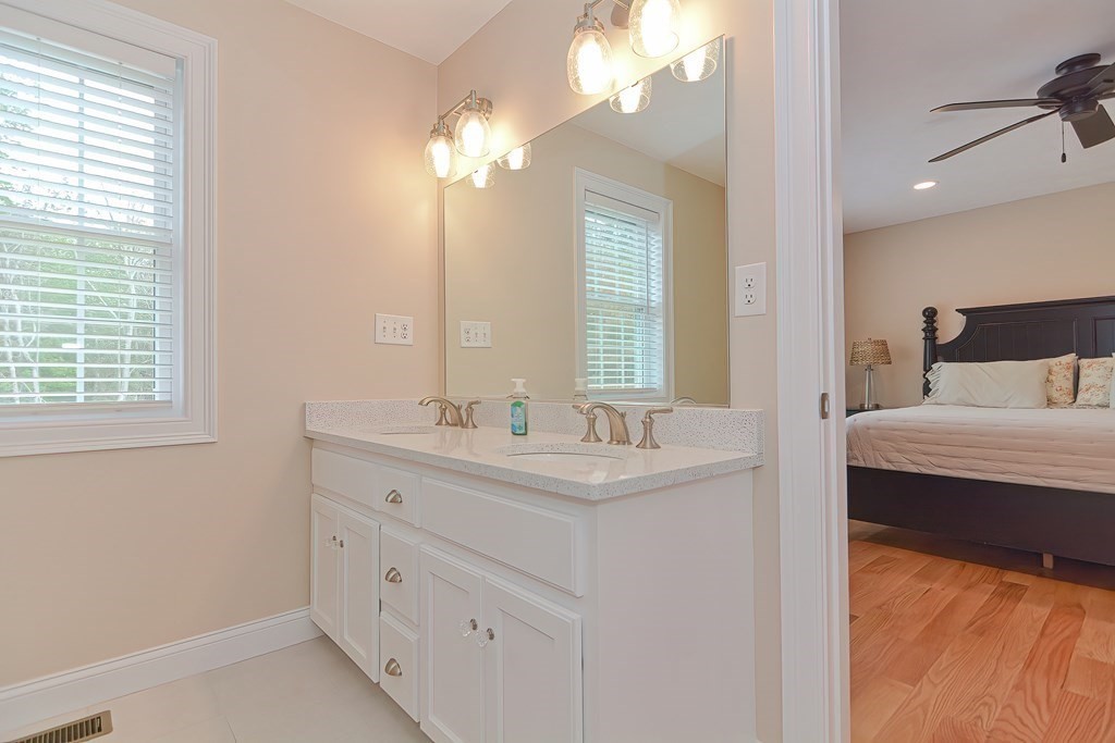 77 Ariel Circle, Unit 77 Sutton, MA 01590 - Photo 14 of 27