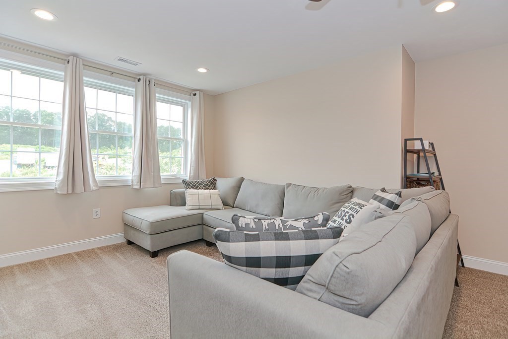 77 Ariel Circle, Unit 77 Sutton, MA 01590 - Photo 21 of 27