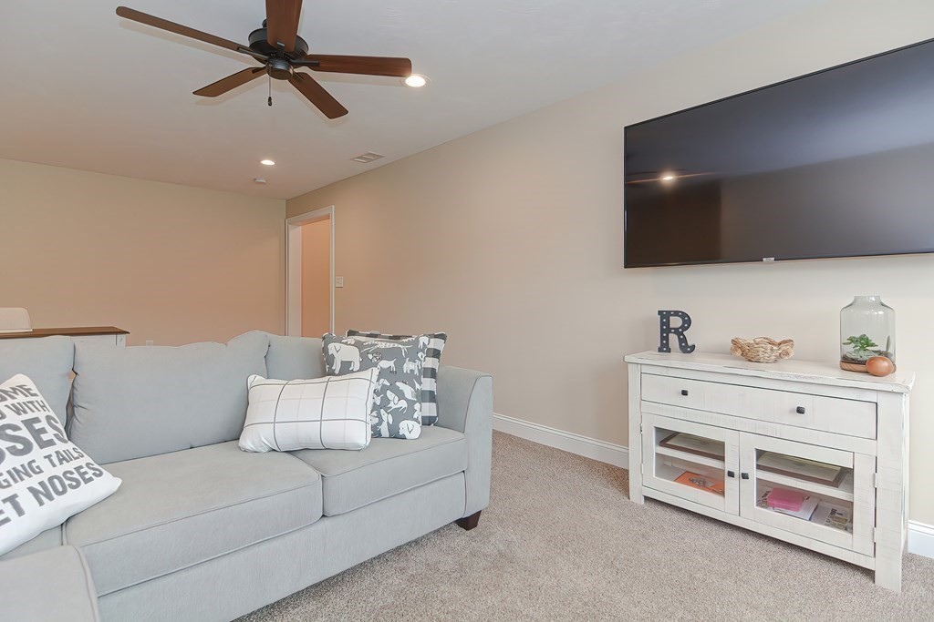 77 Ariel Circle, Unit 77 Sutton, MA 01590 - Photo 22 of 27