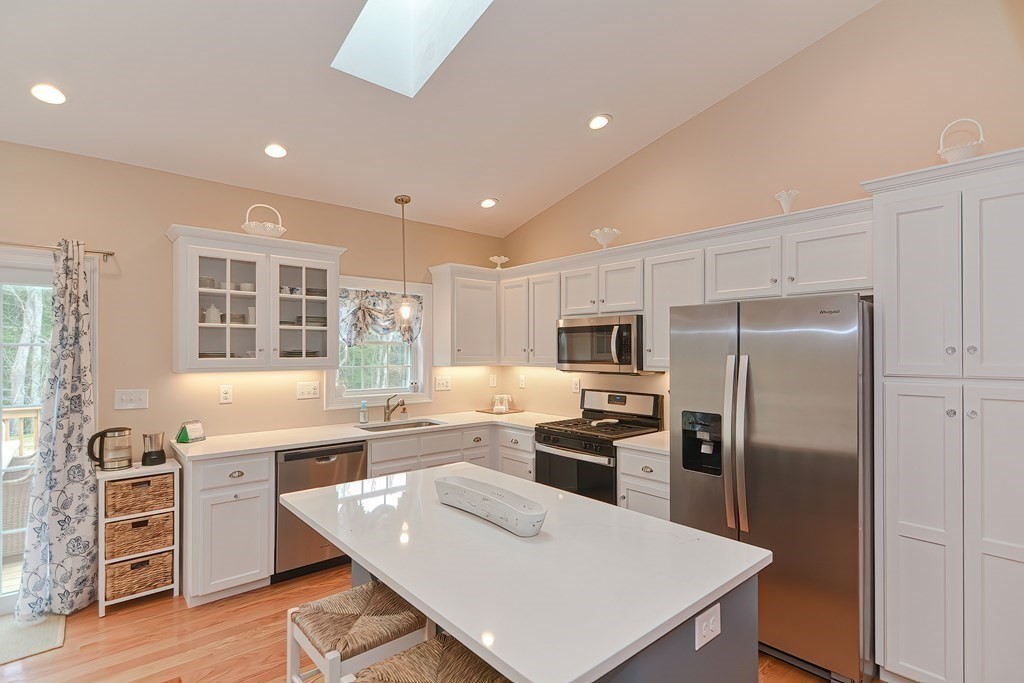 77 Ariel Circle, Unit 77 Sutton, MA 01590 - Photo 4 of 27