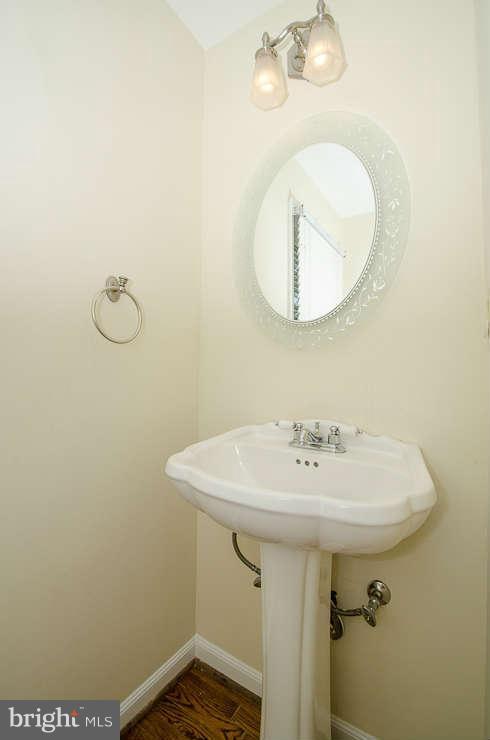 4633 4th Road North Arlington, VA 22203 - Photo 14 of 27 Bath