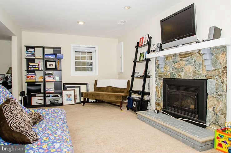 4633 4th Road North Arlington, VA 22203 - Photo 22 of 27 Family Room