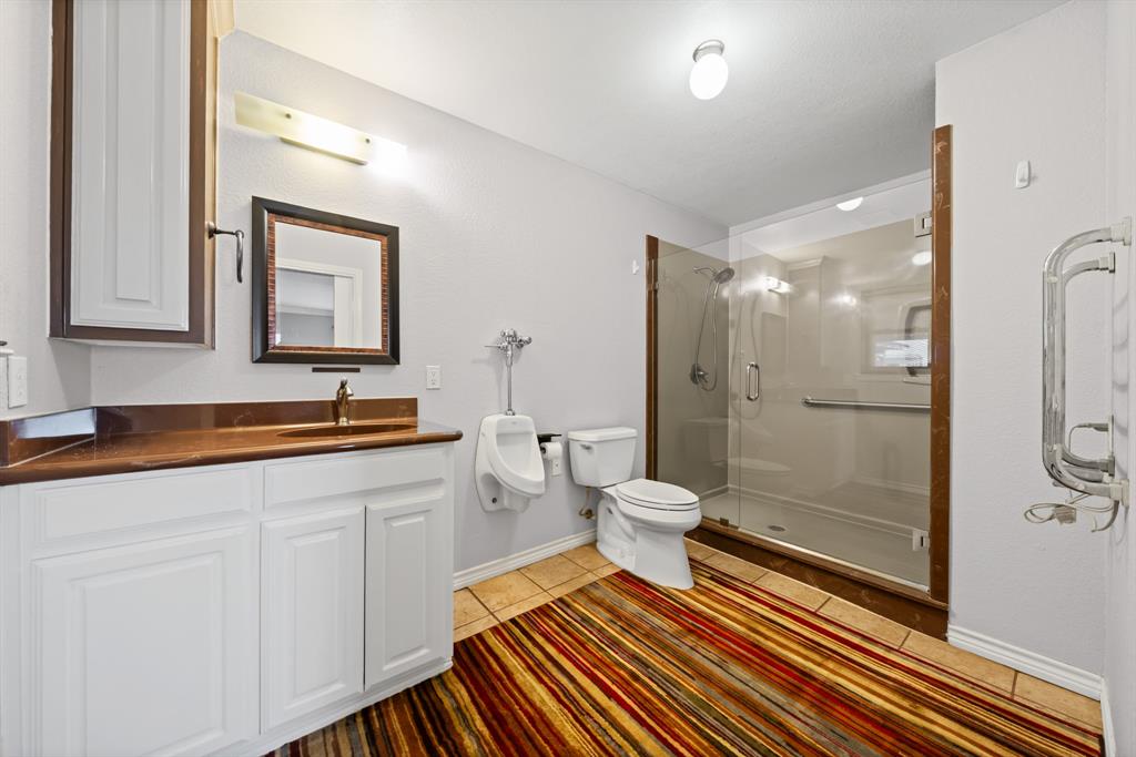 891 HCR 2124 Loop Whitney, TX 76692 - Photo 32 of 40 a bathroom with a sink and a mirror