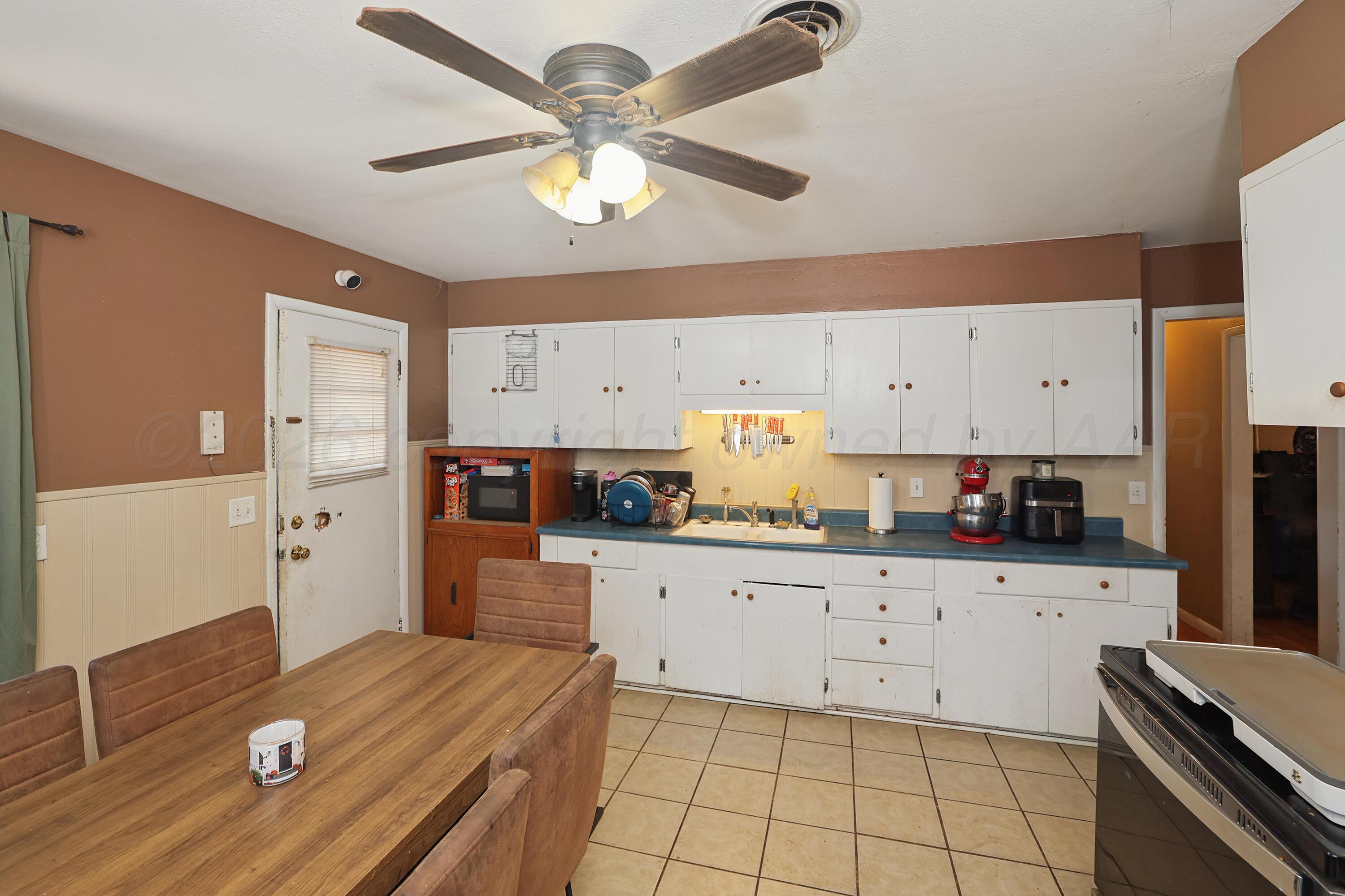 4119 Crockett Street Amarillo, TX 79110 - Photo 8 of 26 8-Kitchen
