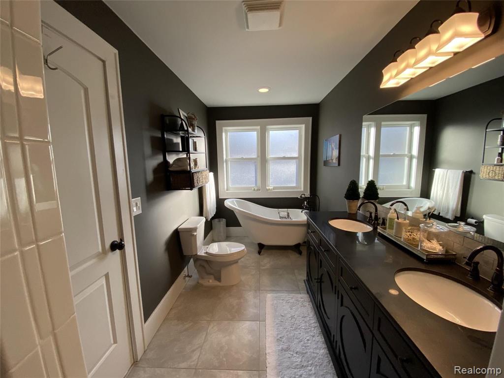 810 Lockwood Road Royal Oak, MI 48067 - Photo 14 of 28