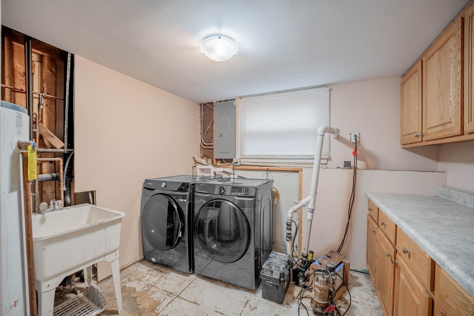 309 Falconridge Way Bolingbrook, IL 60440 - Photo 29 of 34 a utility room with sink dryer and washer