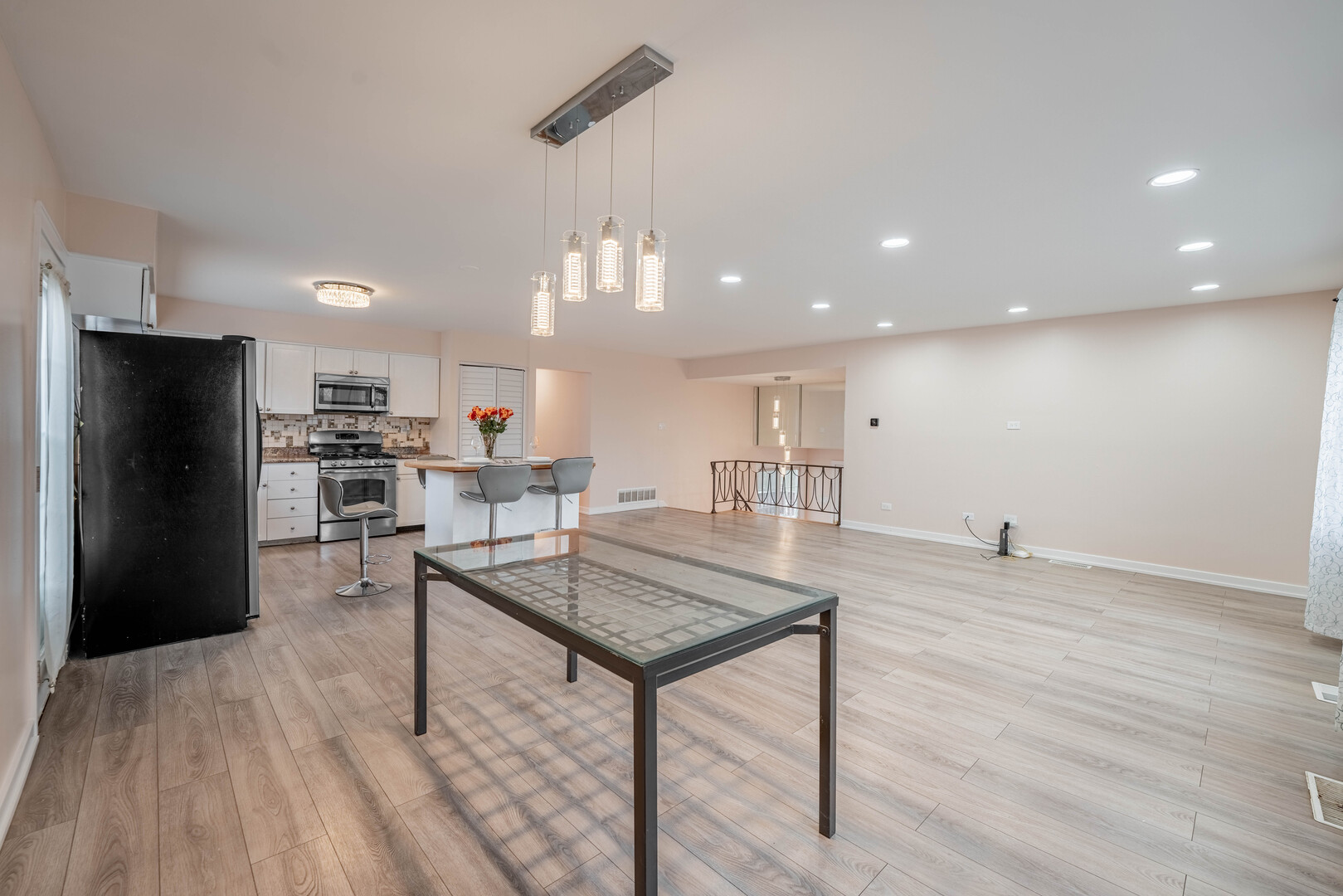 309 Falconridge Way Bolingbrook, IL 60440 - Photo 9 of 34 a living room with stainless steel appliances kitchen island granite countertop furniture and a kitchen view