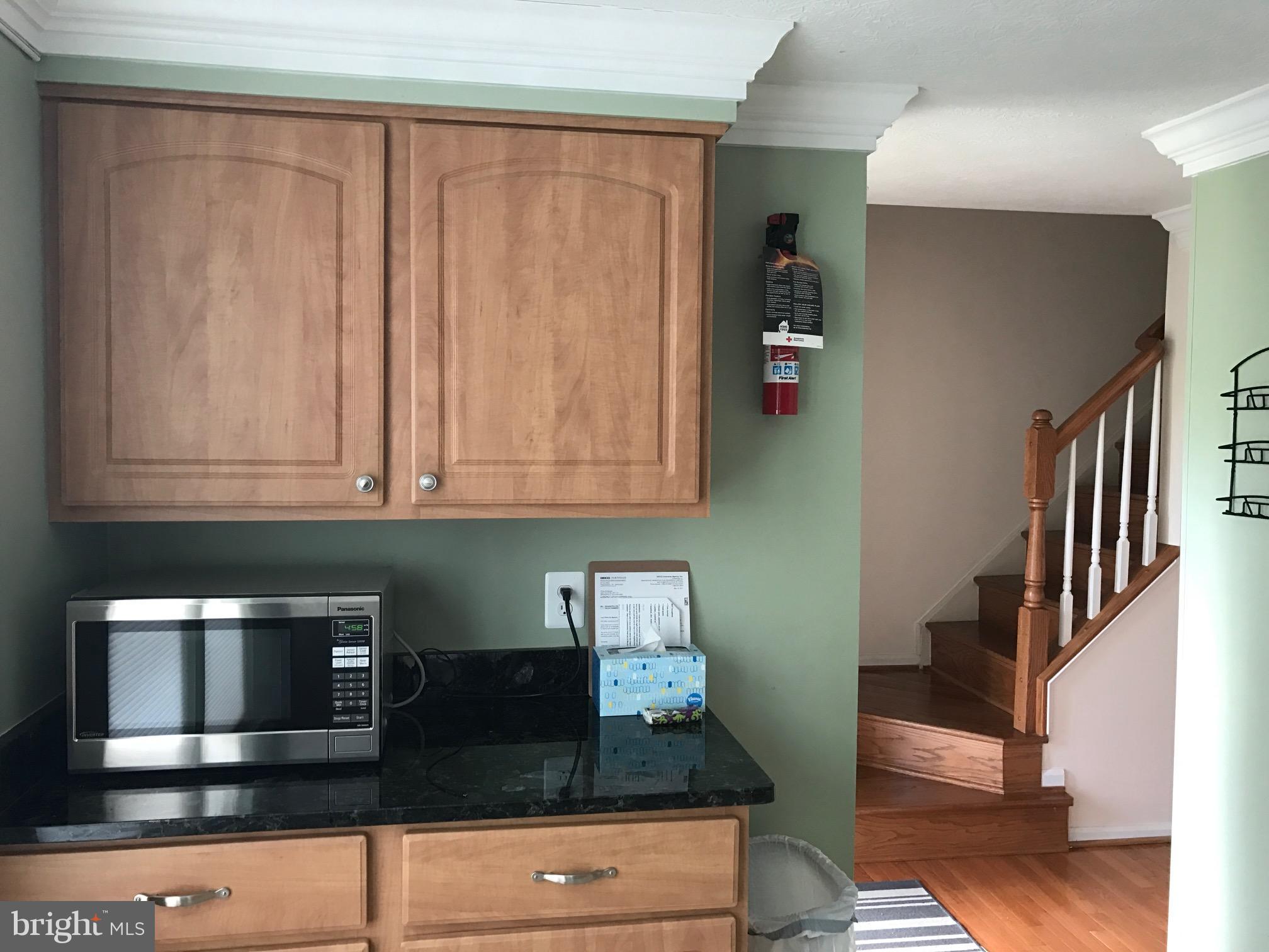 6925 Villa-Del-Rey Court Springfield, VA 22150 - Photo 3 of 29 Kitchen