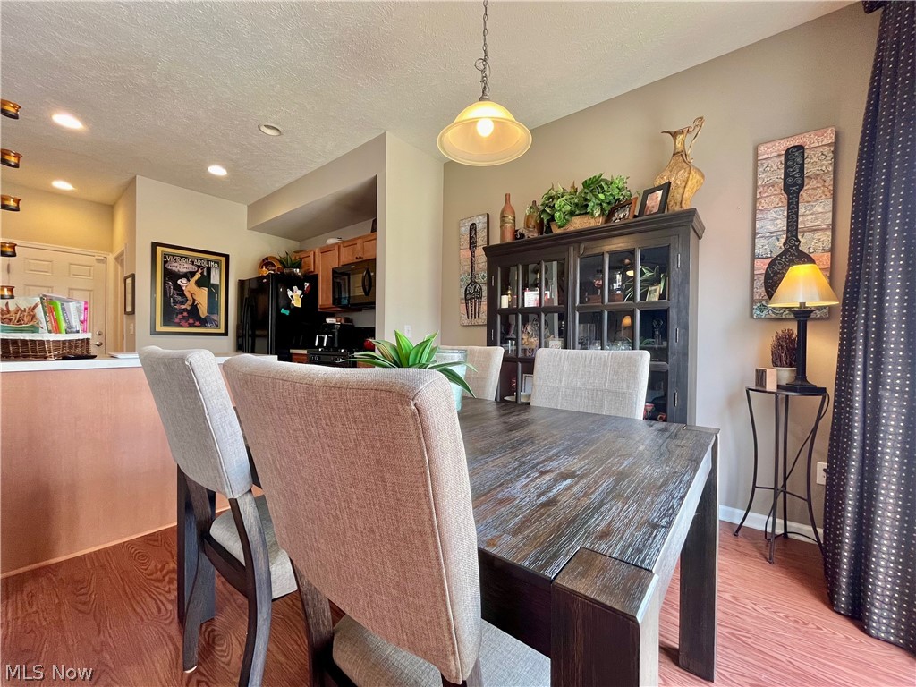991 Croghan Way Akron, OH 44321 - Photo 9 of 25 Dining to kichen