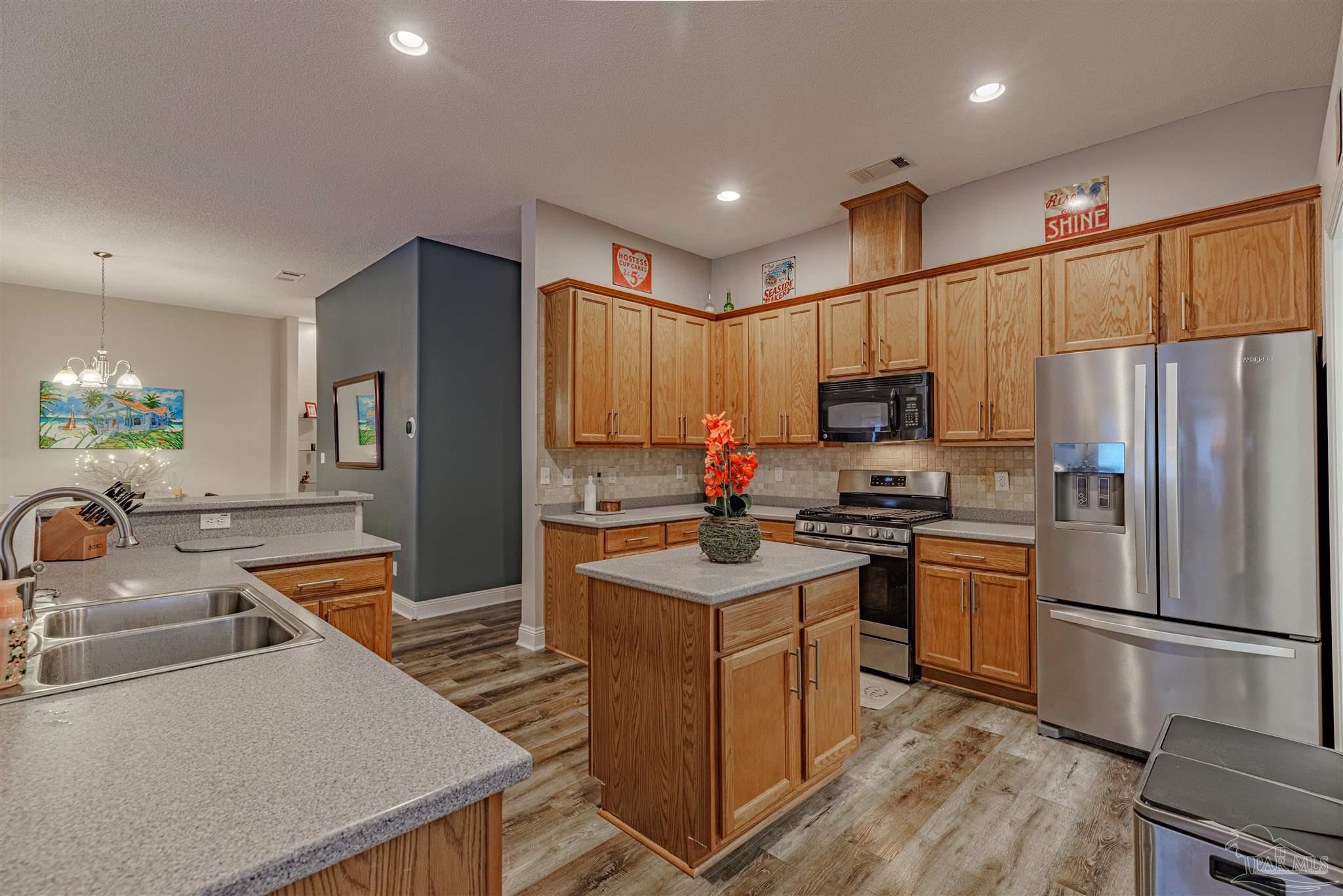 108 Gunwale Road Pensacola, FL 32507 - Photo 6 of 59 Gas stove
