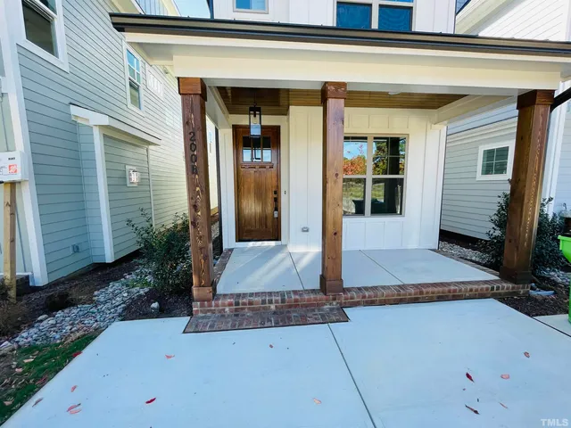 $2,800 | 200 B E Moore Street, Apex, NC 27502