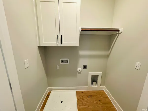 $2,800 | 200 B E Moore Street, Apex, NC 27502