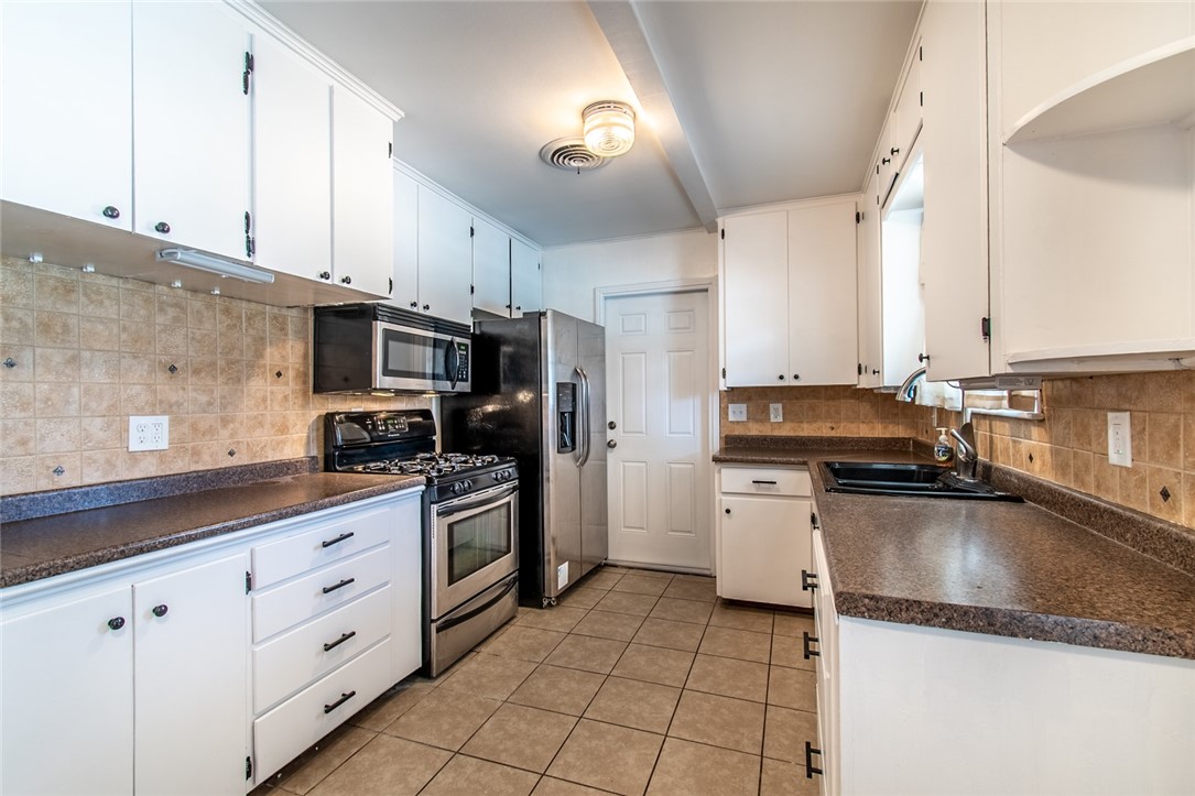 4822 Trinity Drive Corpus Christi, TX 78411 - Photo 8 of 25 Lots of drawers and cabintes