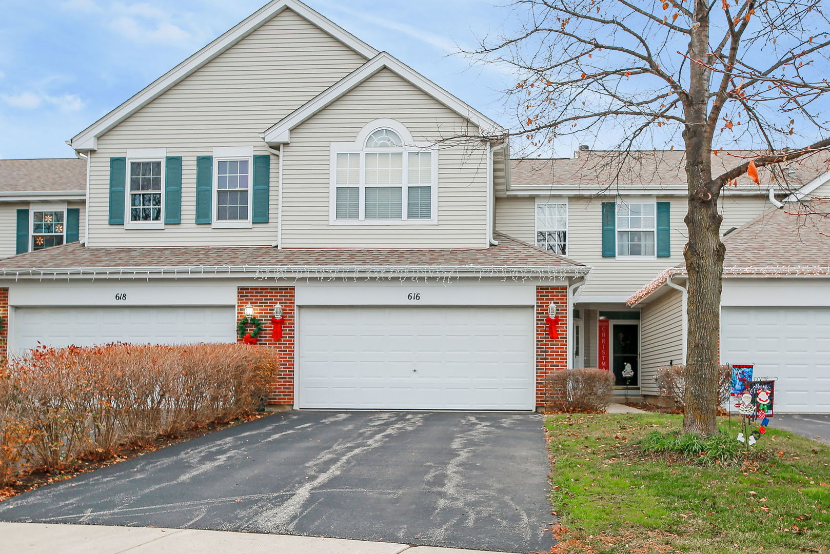 616 King Court, East Dundee, IL 60118 Compass