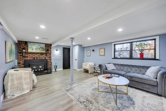 $1,198,888 | 8 Barbara Lane, Jericho, NY 11753