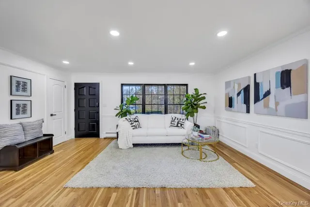 $1,198,888 | 8 Barbara Lane, Jericho, NY 11753